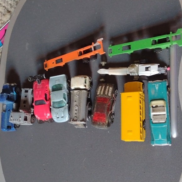 Hotwheels and Matchbox Cars - Picture 1 of 3